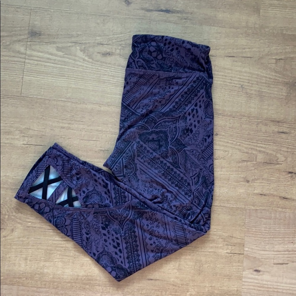 GAIAM Cropped Paisley Leggings